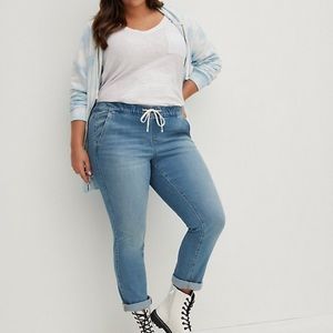 Brand new with tags Torrid pull on soft boyfriend jeans.